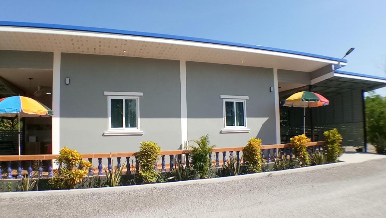 Hi Tech Resort Kabin Buri Екстериор снимка