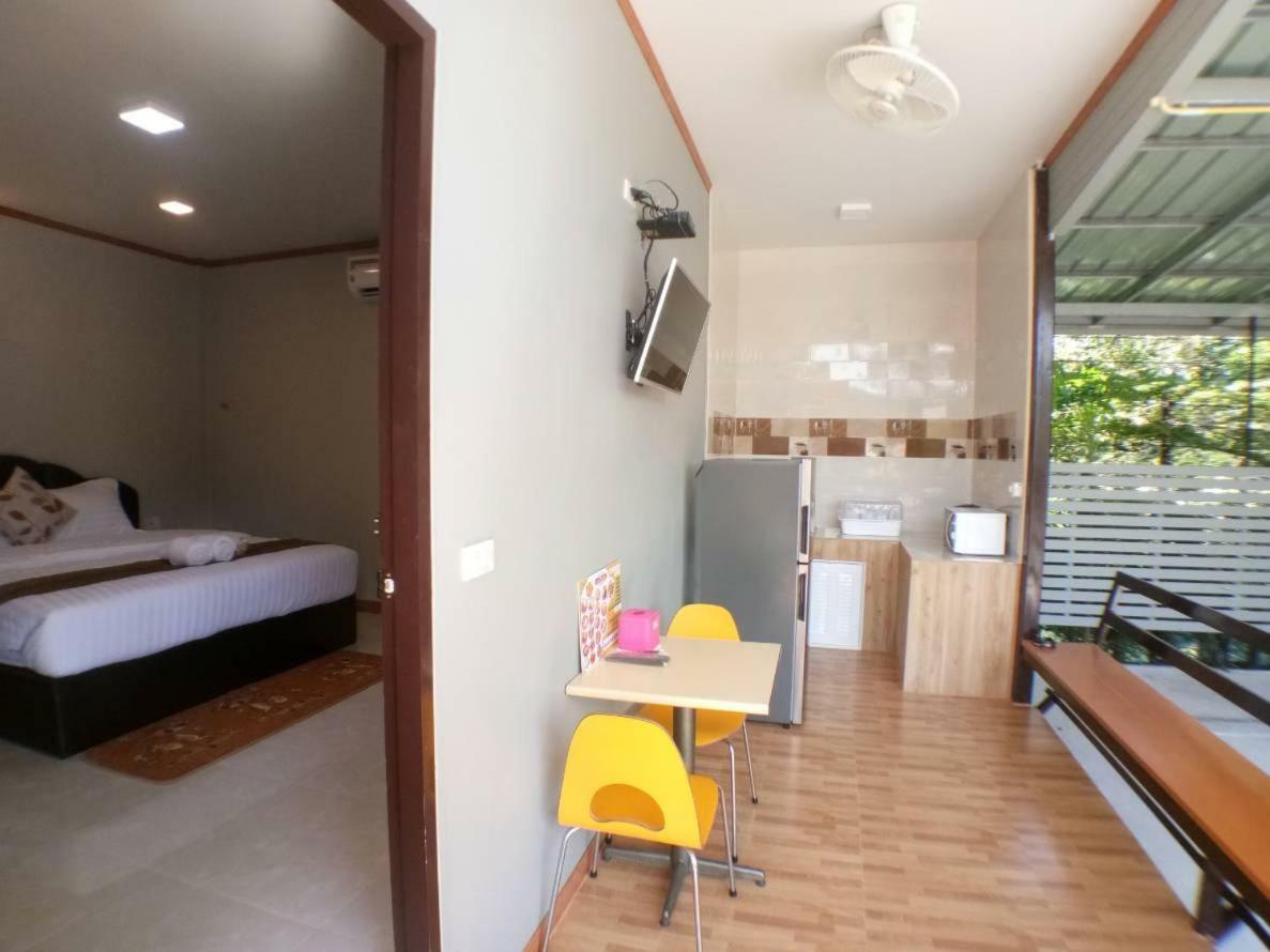 Hi Tech Resort Kabin Buri Екстериор снимка