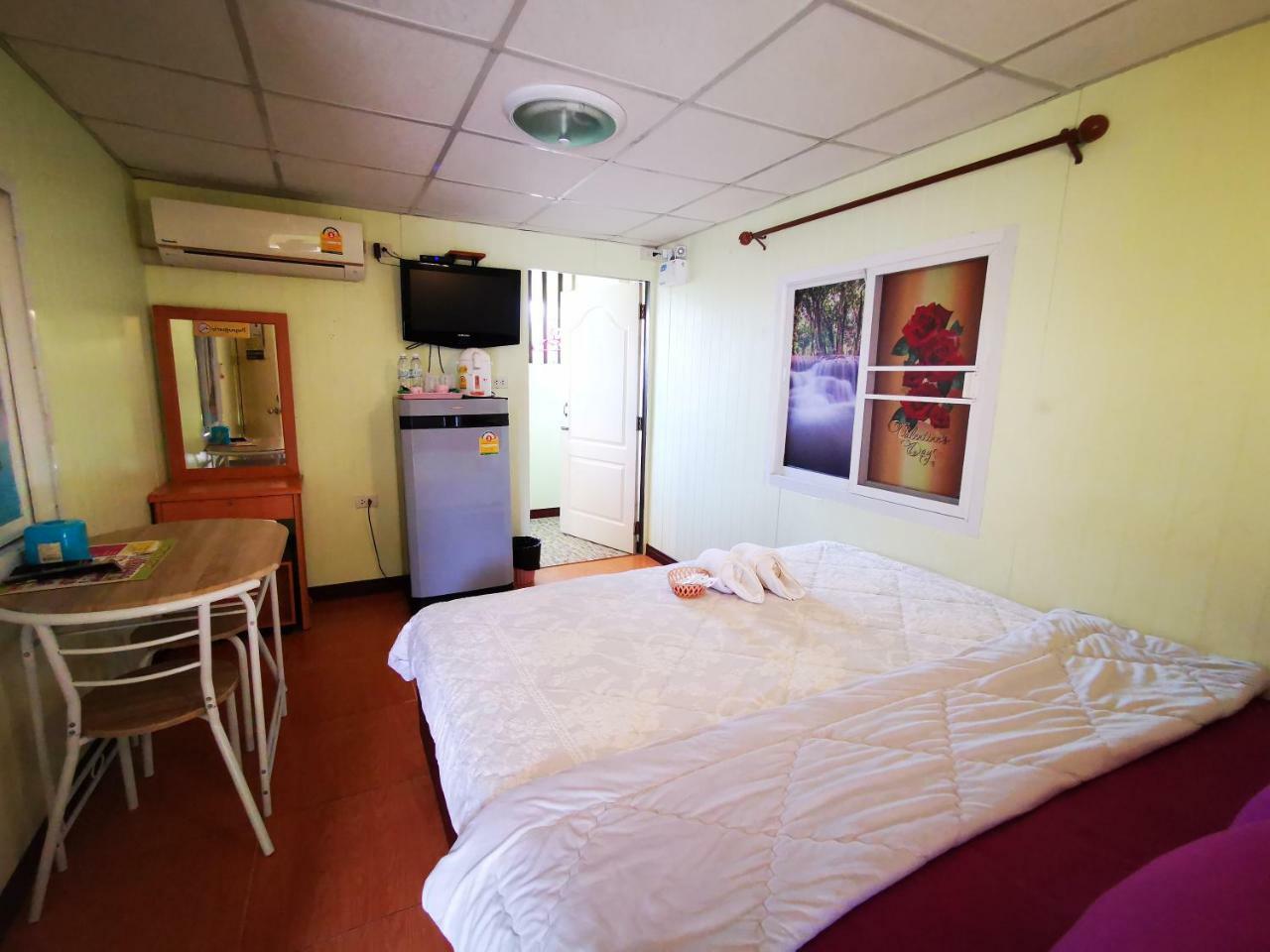 Hi Tech Resort Kabin Buri Екстериор снимка