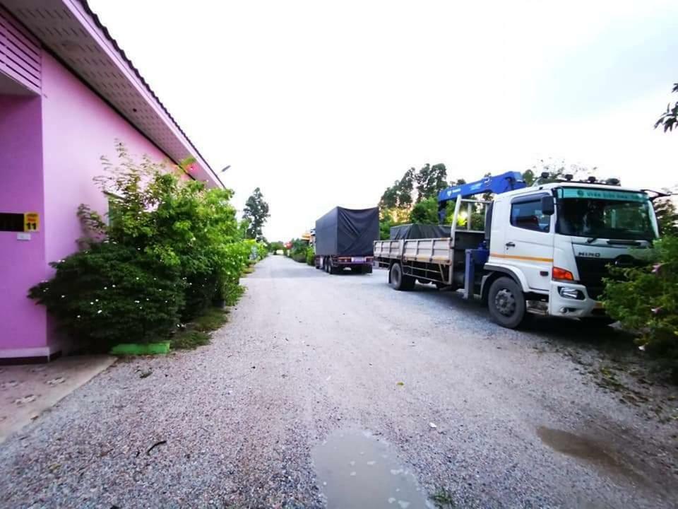 Hi Tech Resort Kabin Buri Екстериор снимка